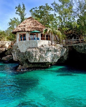 Foto: Would you love to have cocktails with friends on this patio? 

If so, SHARE this with them!