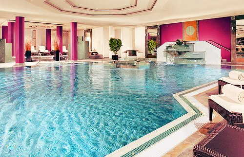 照片：We want to know! Would you LIKE a relaxing Saturday by this pool?