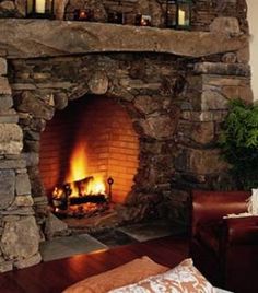 The round fireplace opening is so welcoming! Love, it kinda reminds me of a Hobbit Hole in TLOTR