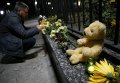 Цветы в память погибшим в катастрофе с российским лайнером A321, потерпевшим крушение над Синаем