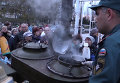 Крымчане в обесточенном городе стояли с термосами в очереди за кипятком
