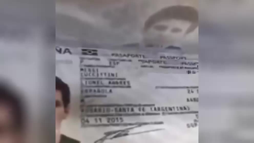 Un polica de Dubai graba el pasaporte de Messi