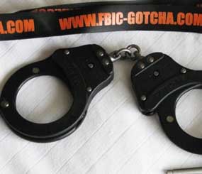 Gotcha handcuffs: Pick-proof and light weight