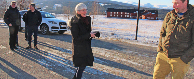 Vemund Eithun møtte oppdalsordfører Kirsti Welander og rådmann Dagfinn Skjølsvold tidligere i år.