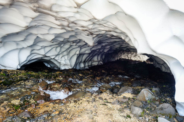 kamchatka-snow-tunnels-1