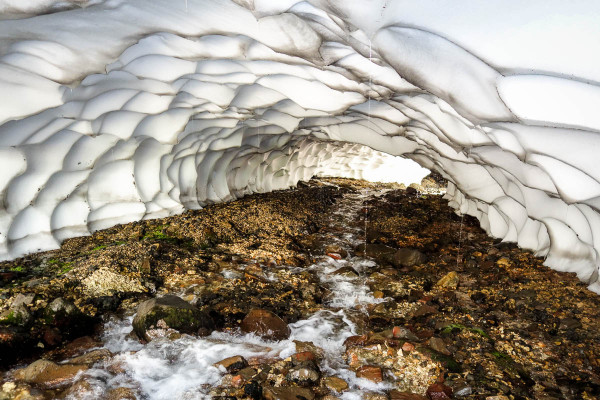 kamchatka-snow-tunnels-2