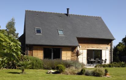 Maison en bois traditionnelle ©TRECOBAT