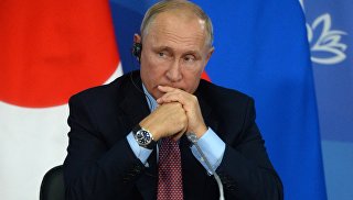 Владимир Путин на пресс-конференции по итогам переговоров с премьер-министром Японии Синдзо Абэ в рамках IV Восточного экономического форума на территории ДВФУ на острове Русский. 10 сентября 2018