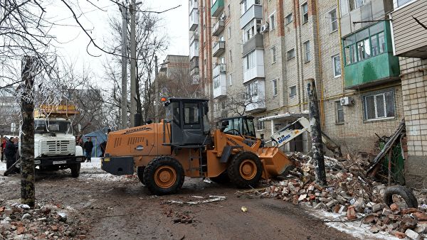 Ситуация у девятиэтажного жилого дом №16 на улице Хабарова в городе Шахты, пострадавшего из-за взрыва бытового газа