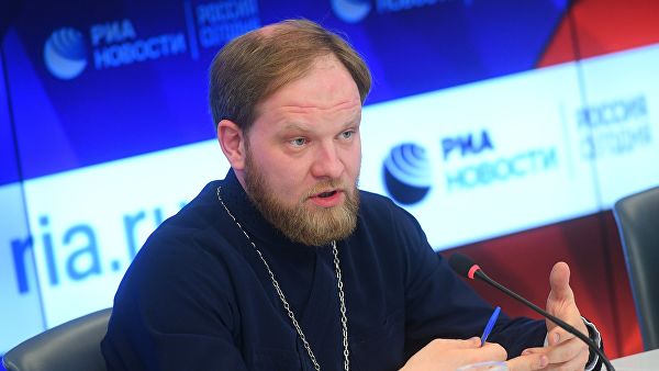 Руководитель пресс-службы Патриарха Московского и всея Руси, священник Александр Волков во время пресс-конференции в международном мультимедийном пресс-центре МИА Россия сегодня в Москве