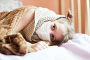 Купить «Child in medical mask under blanket in bed.», фото № 33444530, снято 28 марта 2020 г. (c) Дарья Филимонова / Фотобанк Лори