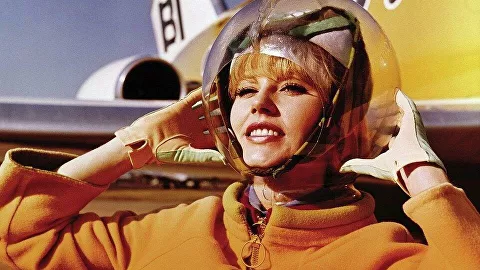 Стюардесса Braniff Airlines в униформе