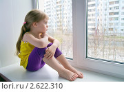 Купить «Девочка задумалась у окна», фото № 2622310, снято 15 мая 2011 г. (c) Икан Леонид / Фотобанк Лори