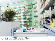 Купить «shelves with medicines in the pharmacy», фото № 28388764, снято 26 марта 2018 г. (c) Яков Филимонов / Фотобанк Лори