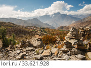 Купить «Himalayan landscape, village of Ranipauwa», фото № 33621928, снято 2 октября 2012 г. (c) Юлия Бабкина / Фотобанк Лори