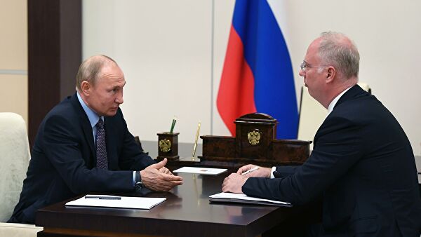 Президент РФ Владимир Путин и генеральный директор РФПИ Кирилл Дмитриев во время встречи