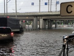 Дороги Москвы подтопило после ливня с градом