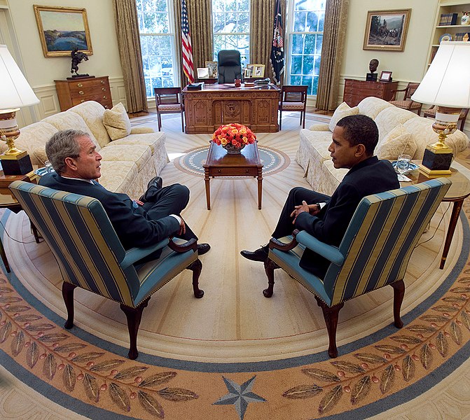 ファイル:President George W. Bush and Barack Obama meet in Oval Office.jpg