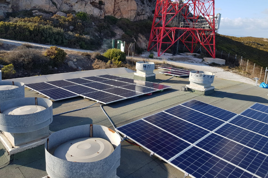 Autoconsumo-Fotovoltaico-solar-energía-panel-telecomunicación-axion