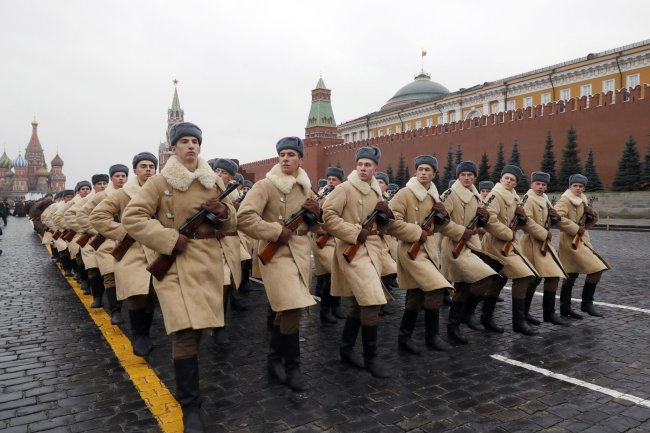 На Красной площади начался марш в честь парада 1941 года