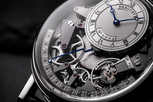 Breguet обновил коллекцию часов Tradition моделью с ретроградным календарем