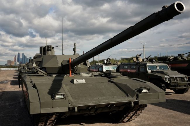 Российские вузы стали учить танкистов для "Арматы"