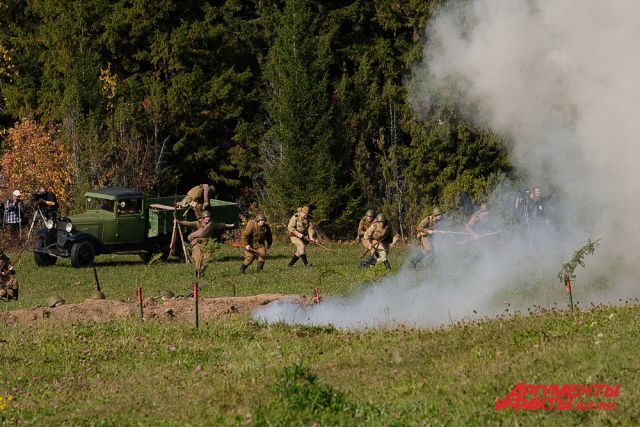 Военно-исторический фестиваль «Большие манёвры на Хохловских холмах». 