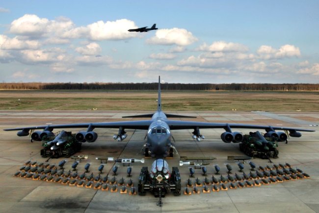 ВВС США планируют эксплуатировать B-52 еще 30 лет