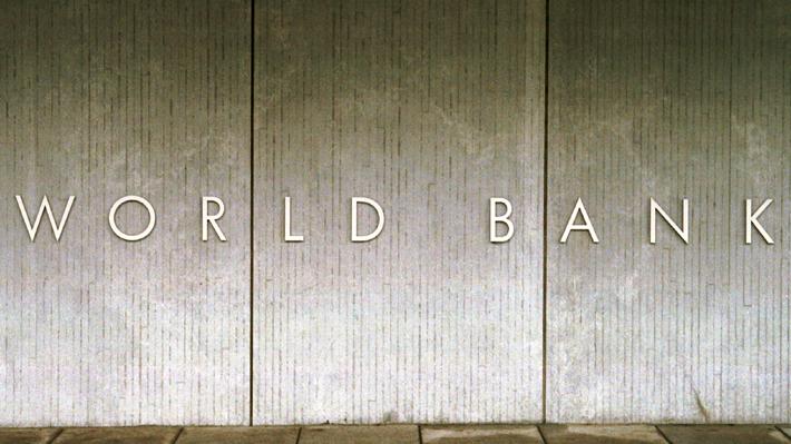 Schriftzug "The World Bank Group" am Hauptgebäude der Weltbank in Washington.