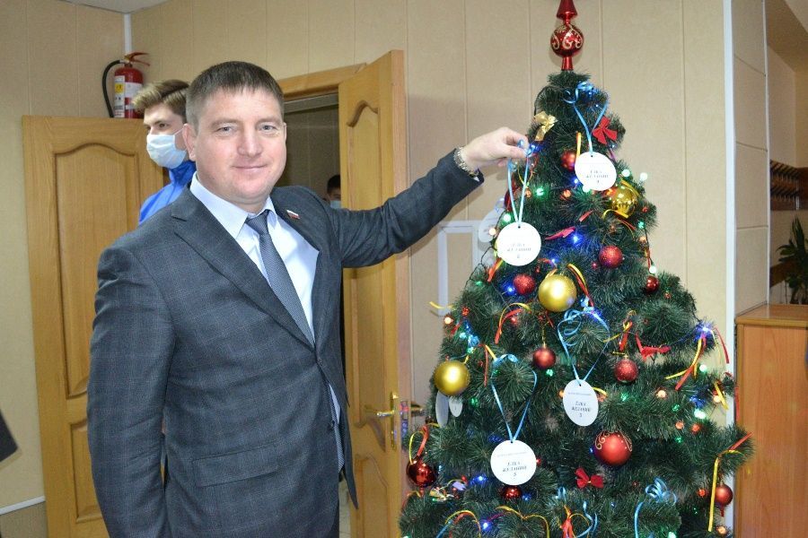 Роман Литвинов присоединился к акции «Елка желаний»