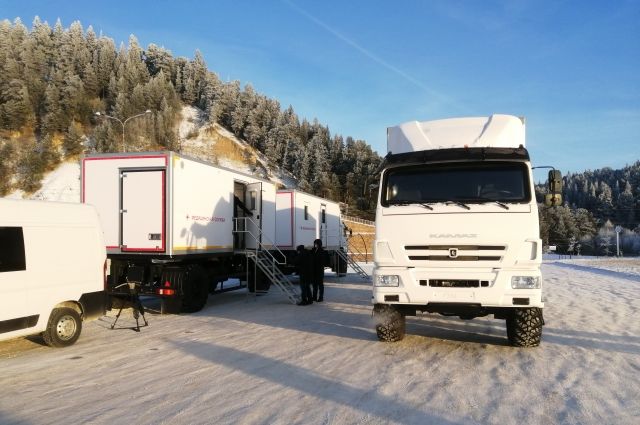 Передвижная поликлиника Югры пополнилась новыми грузовыми автомобилями