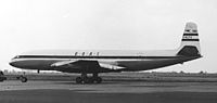 Comet 1 vo da BOAC am London Heathrow Airport