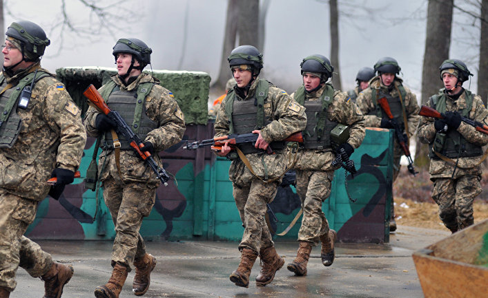 Украинские военнослужащие во время боевых учений на Яворовском полигоне в Львовской области