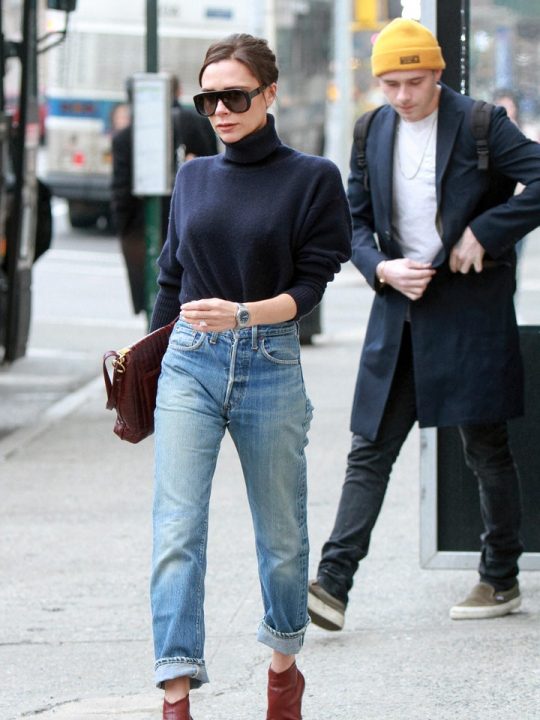 Denim look: Τα καλύτερα σύνολα της Victoria Beckham με jeans