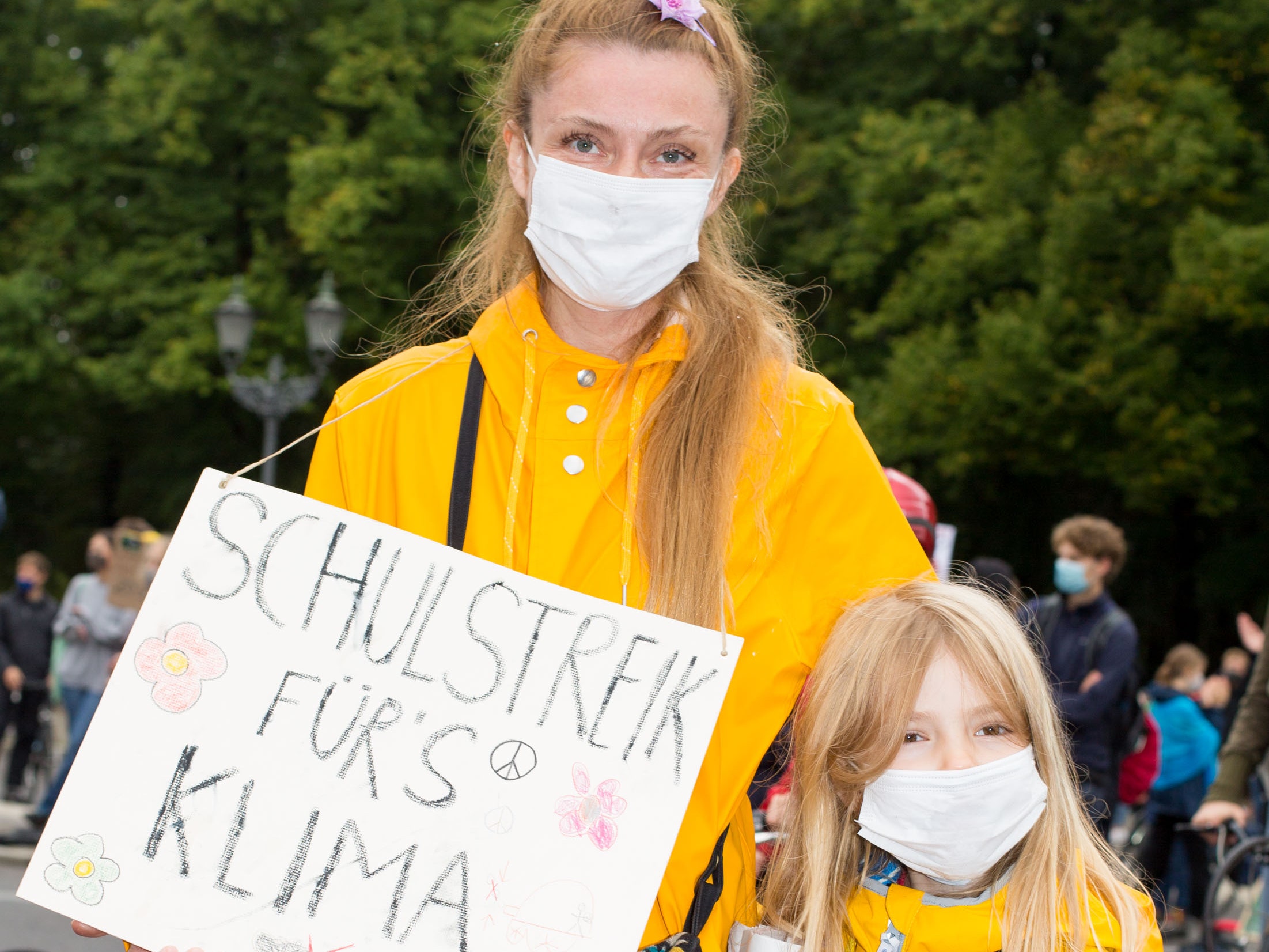 Deborah and Jade Haaksman at the Global Day of Climate Action in Berlin September 25th 2020