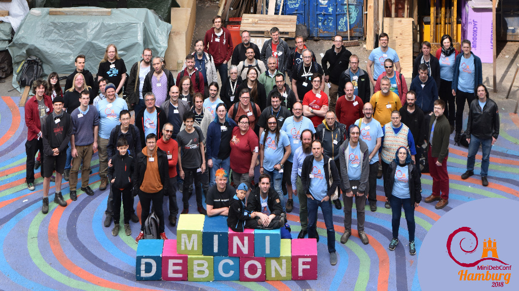 Foto de grupo de la MiniDebConf en Hamburgo 2018