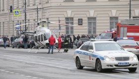 Толпы людей и вертолеты: Санкт-Петербург после взрывов в метро