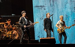 U2 в 2017 году. Слева направо: Ларри Маллен, Эдж, Боно, Адам Клейтон