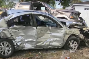 Видео: водитель Tesla выжил, врезавшись в дом на скорости 160 км/ч