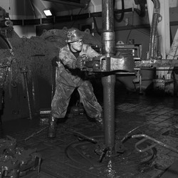 photo of oil-rig crewmember working in North Dakota