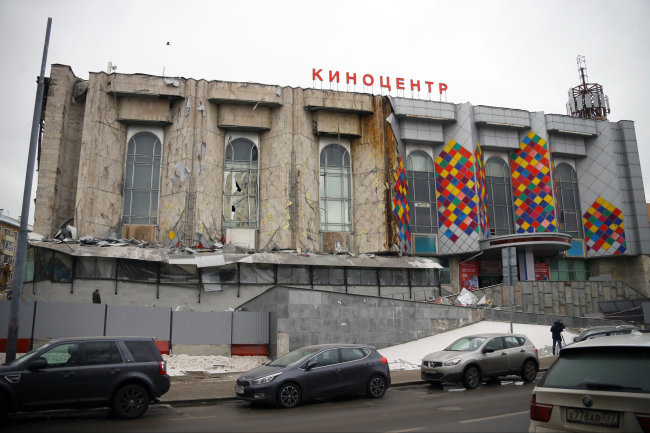 Кинотеатр "Соловей" начали сносить в Москве