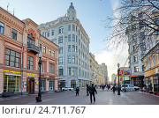 Зимний Арбат, Москва. Бывший доходный дом С.Е. Трындина и А. Щепотьевой, Арбат, 27 (2016 год). Редакционное фото, фотограф Елена Коромыслова / Фотобанк Лори