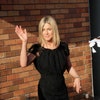 Jennifer Aniston con un vestido negro de Nina Ricci