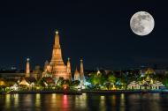 Supervollmond über Bangkok