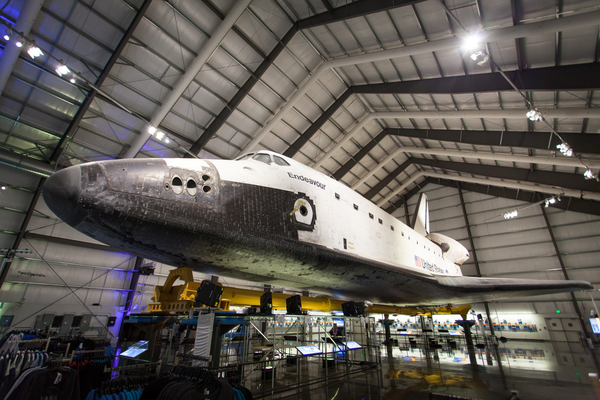 8. Contempla un transbordador espacial en el California Science Center