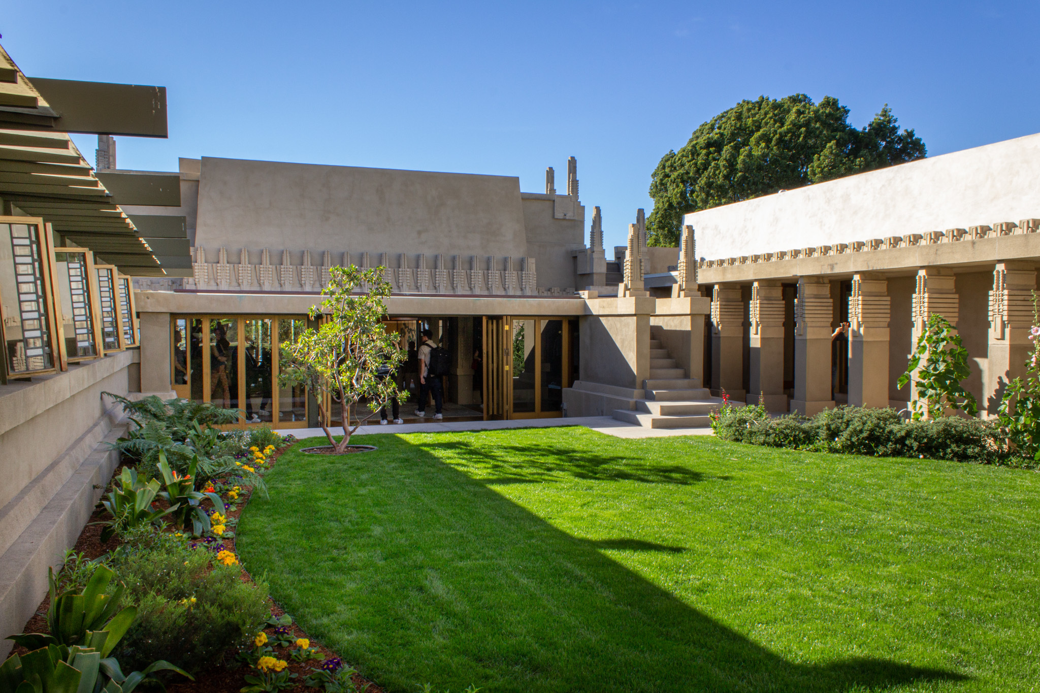 Take a virtual tour of Frank Lloyd Wright’s hilltop Hollyhock House