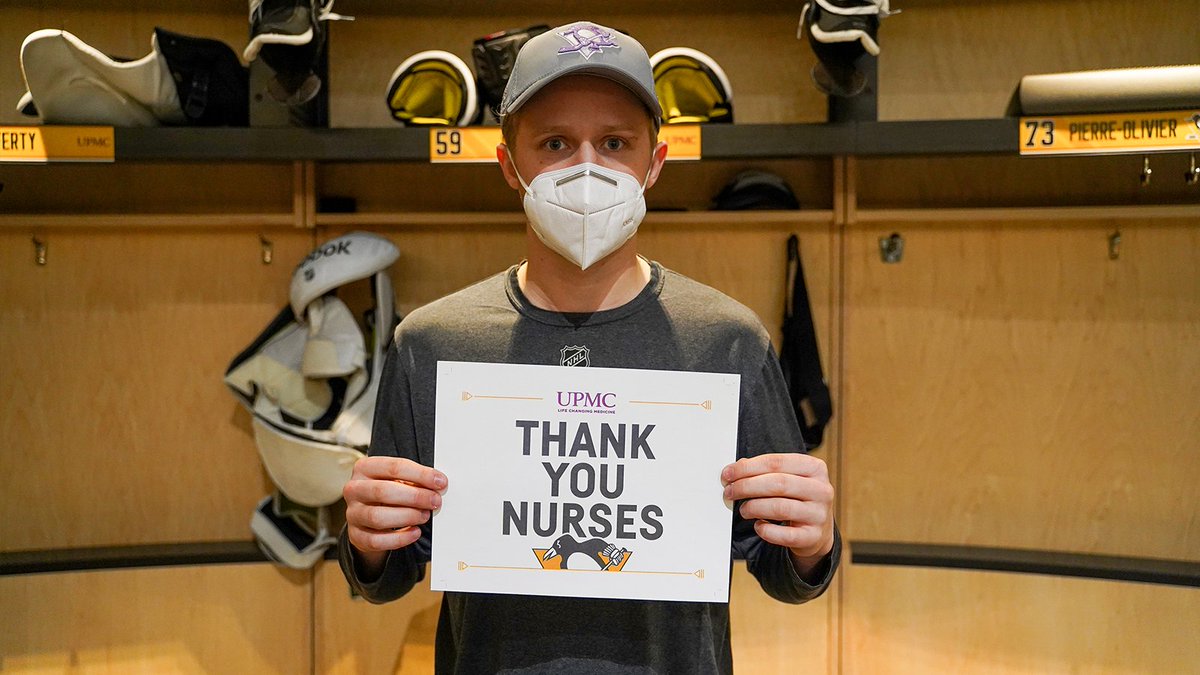 Guentzel holds up sign that says "Thank You Nurses"