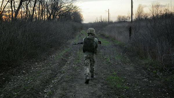 Украинский военный в окрестностях Донецка