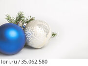 Two Christmas balls. Стоковое фото, фотограф Юлия Бабкина / Фотобанк Лори