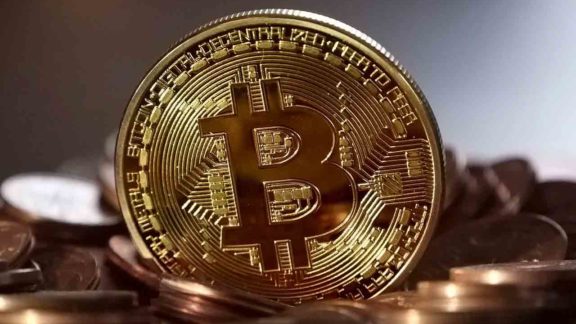 Bitcoin cai 30% em um dia. Será o seu fim?